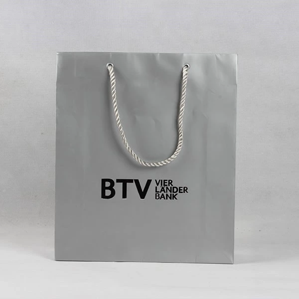 The daily use of clothing paper handbag