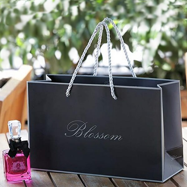 Blossom Large Horizontal High-end Cosmetics White Cardboard Paper Bag Customization